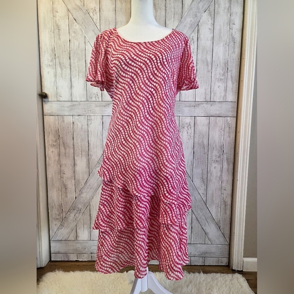 Sheri Martin Dresses & Skirts - Sheri Martin Pink and White Wave-Print Tiered Midi Dress